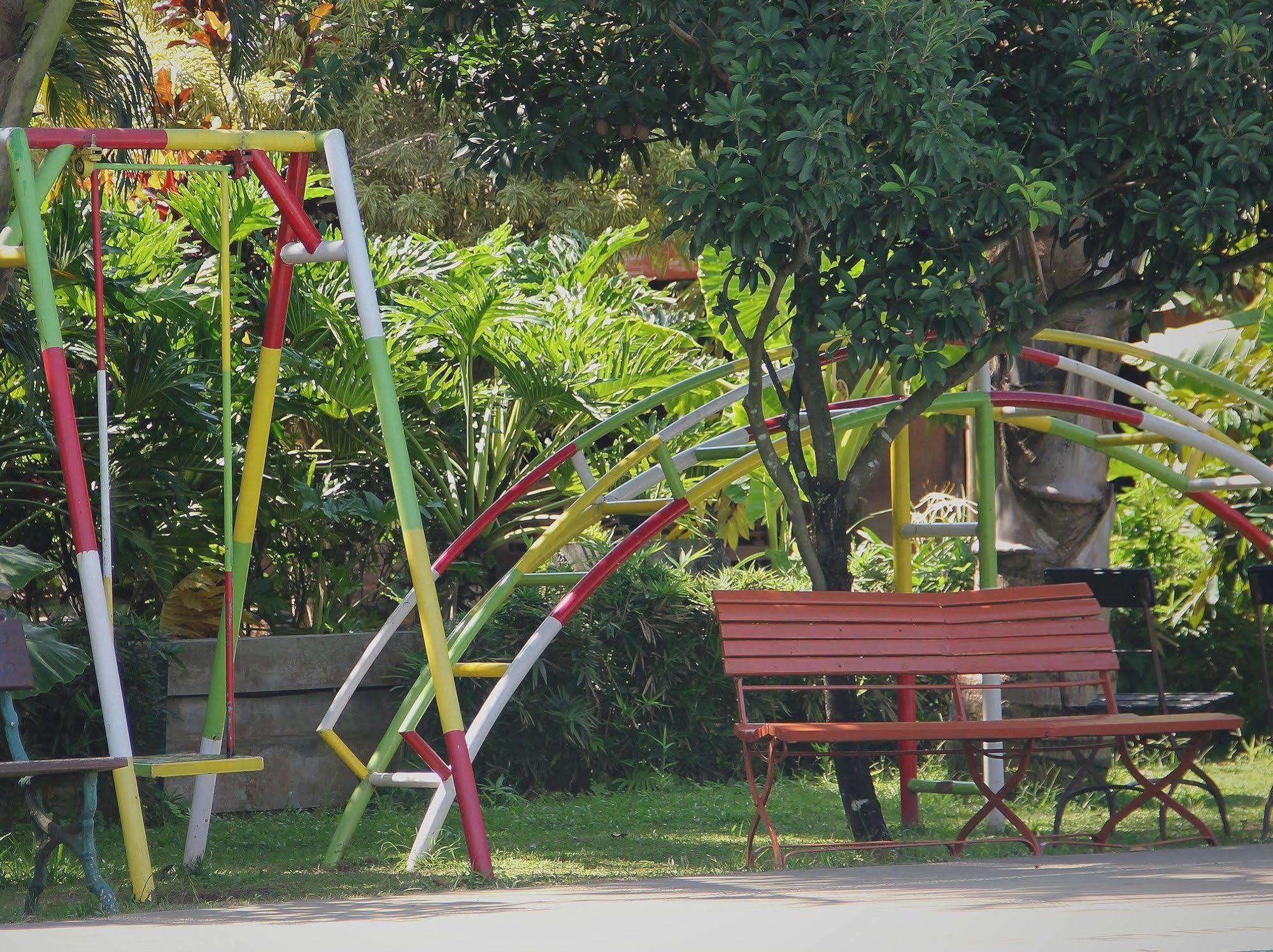 Melva Balemong Hotel Semarang Exterior foto